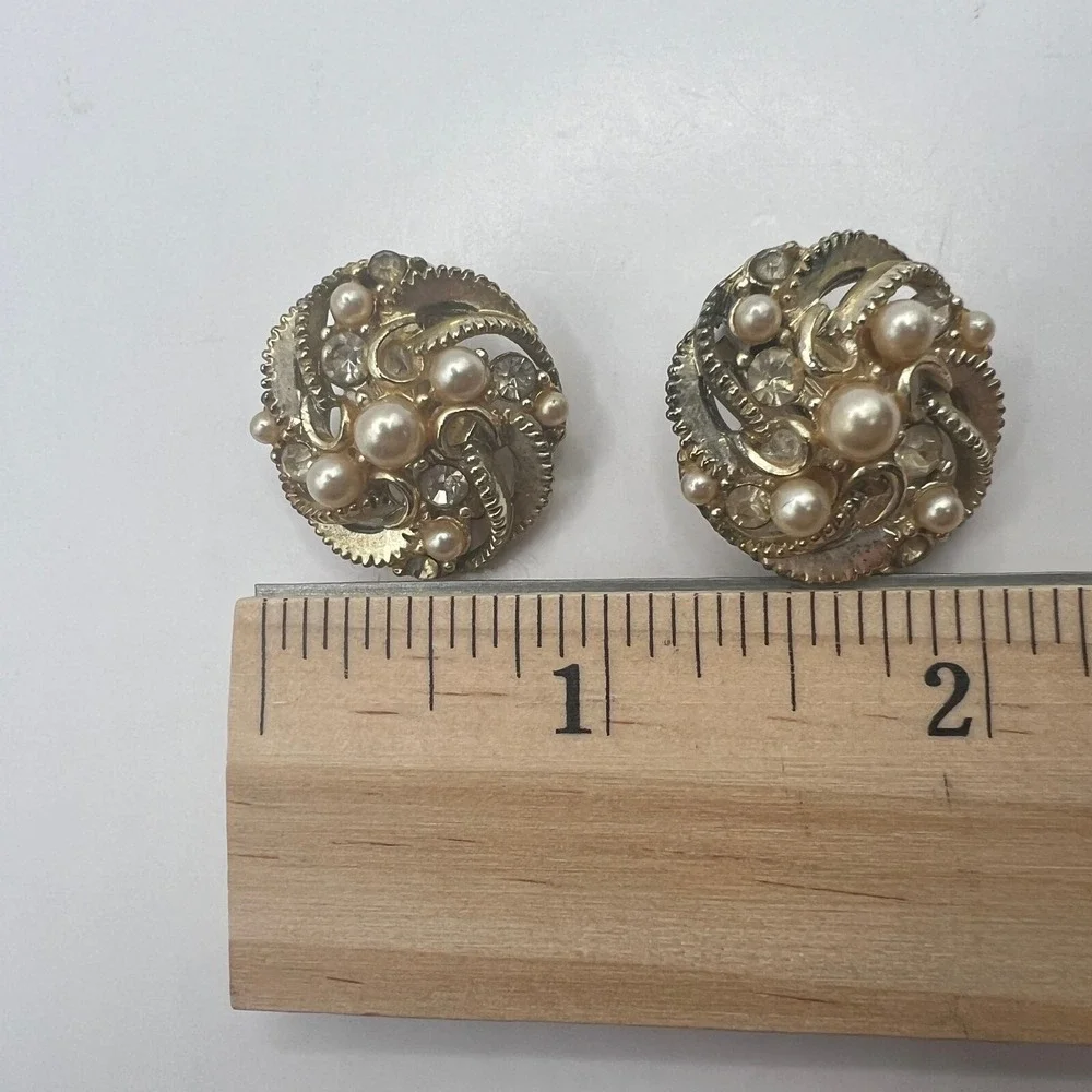 Vintage‎ Clip On Round Earrings Rhinestone and Faux Pearl Gold Tone